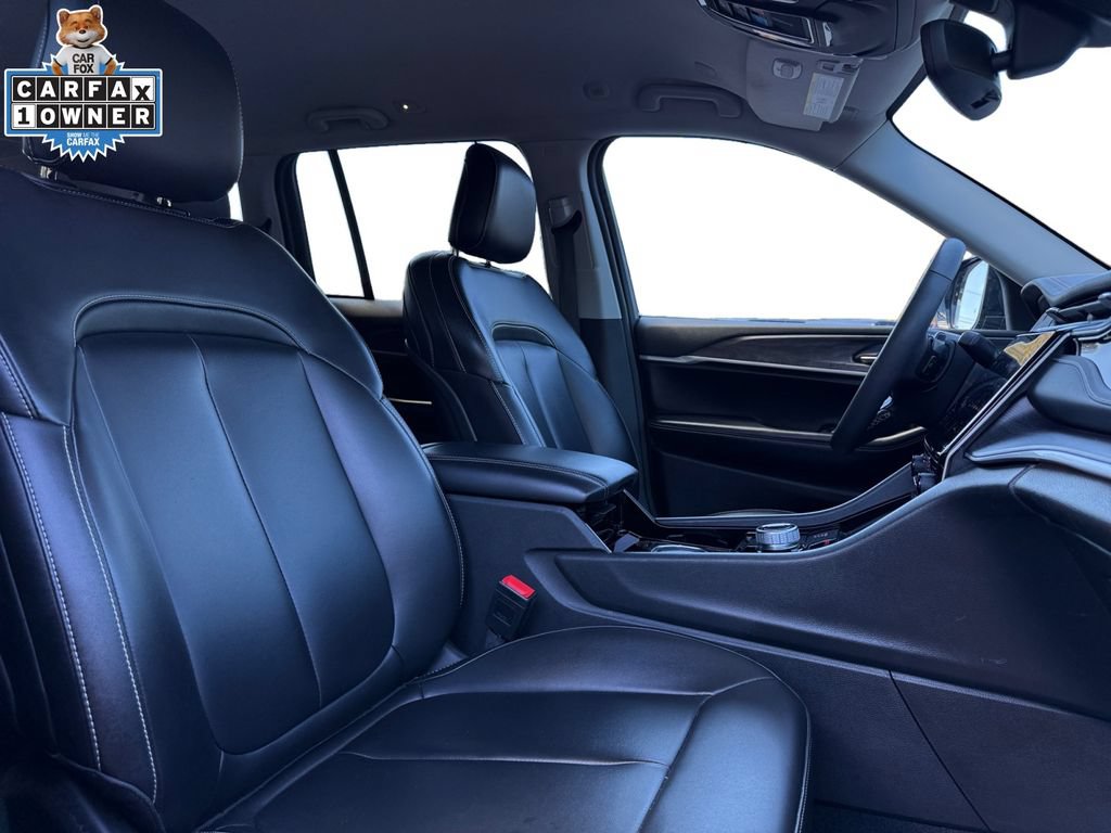 Used 2023 Jeep Grand Cherokee Limited w/ Black Appearance Package AWD/4WD image 15