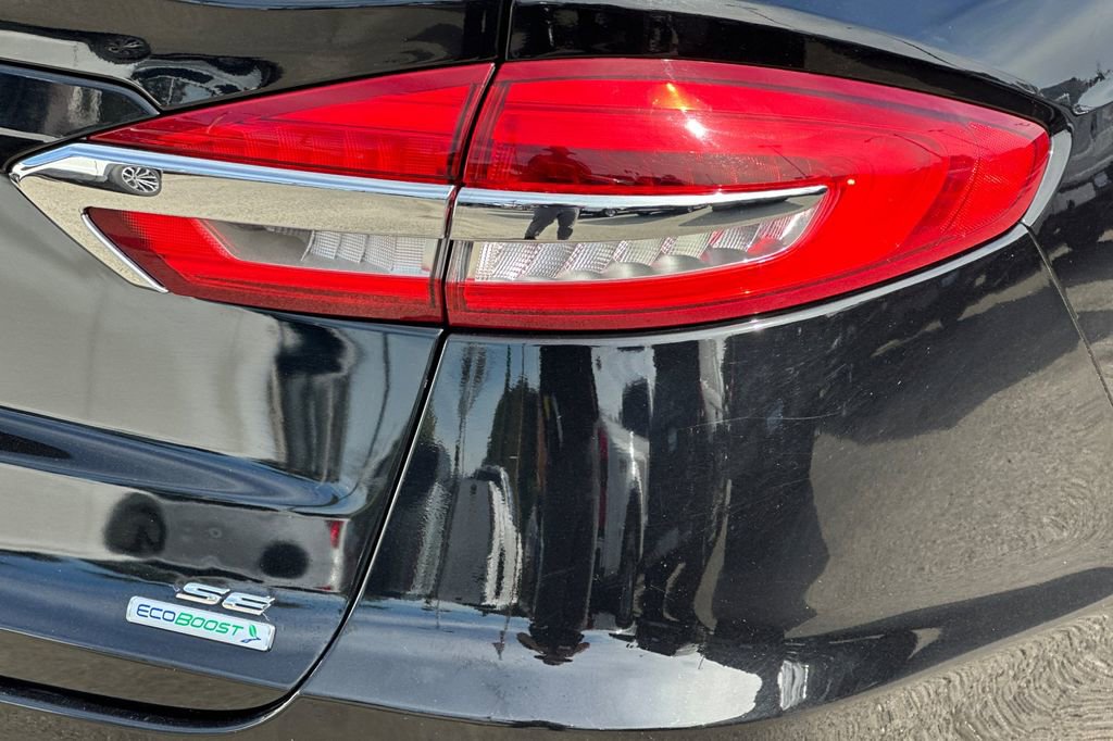Used 2019 Ford Fusion SE image 25