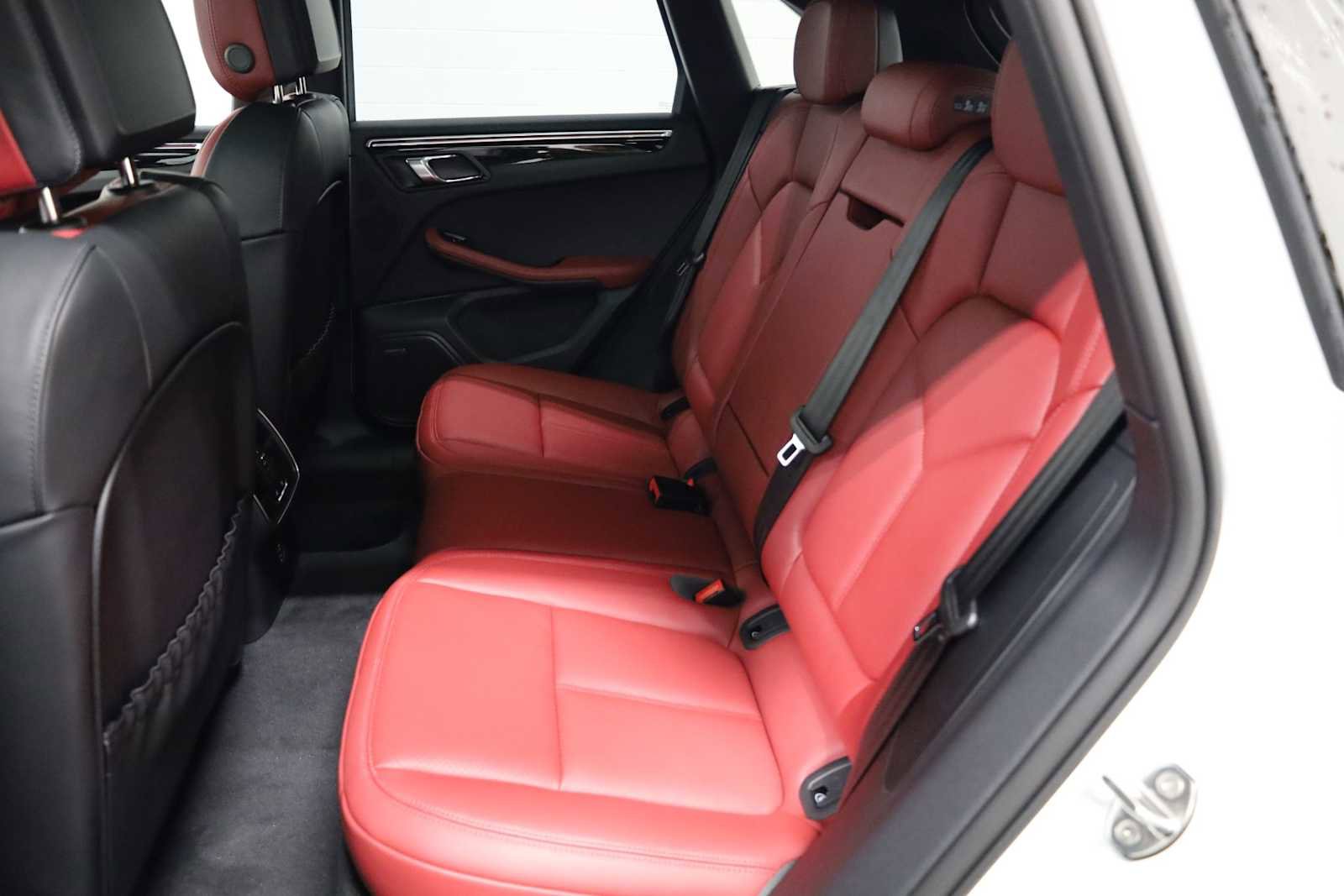 New 2026 Porsche Macan image 35