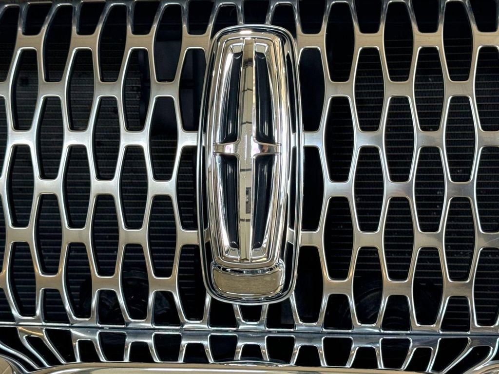 Used 2023 Lincoln Nautilus AWD w/ Premium Package image 9