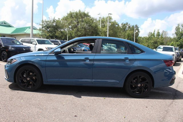 New 2025 Volkswagen Jetta SE image 4