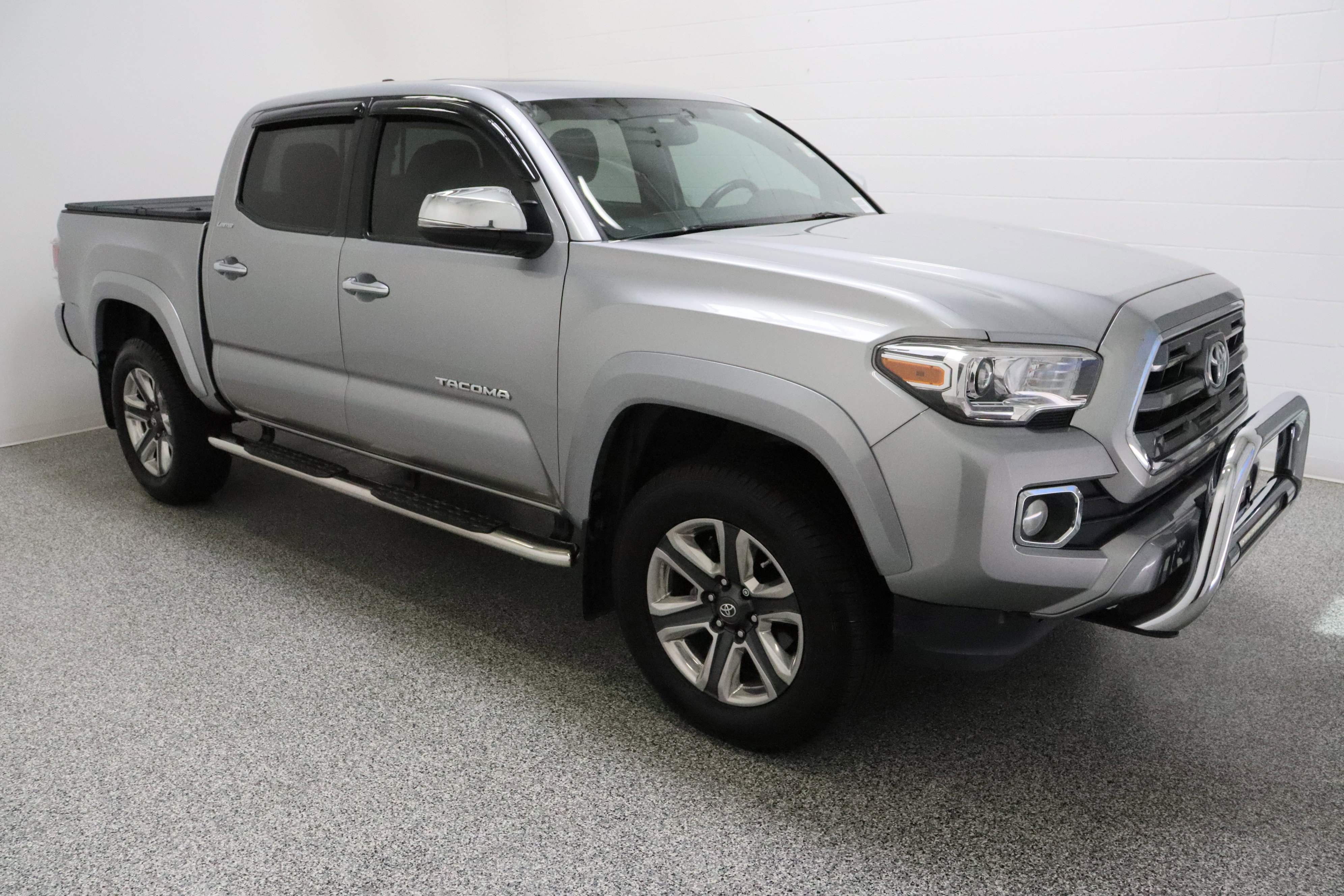 Used 2017 Toyota Tacoma Limited w/ Tow Package image 4