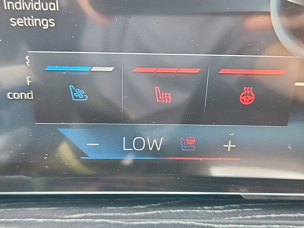 Used 2025 BMW X7 M60i image 30