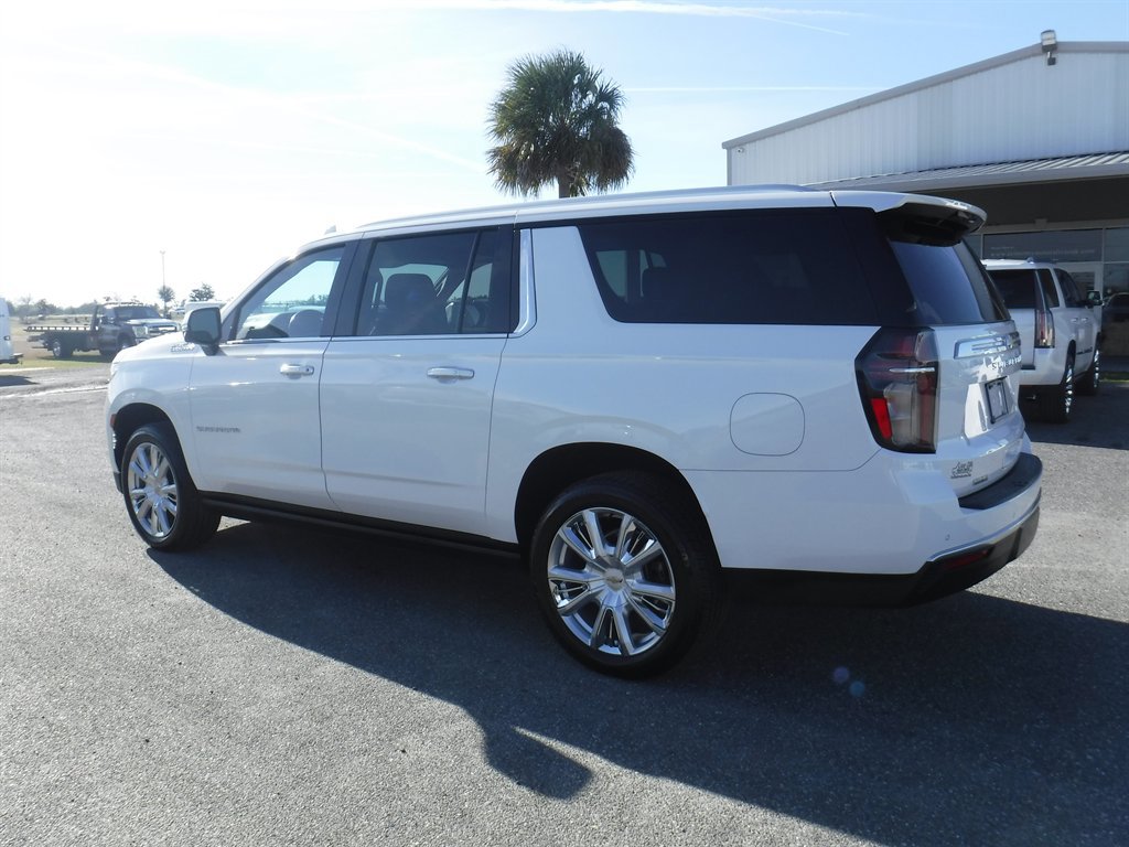 Used 2023 Chevrolet Suburban High Country image 8