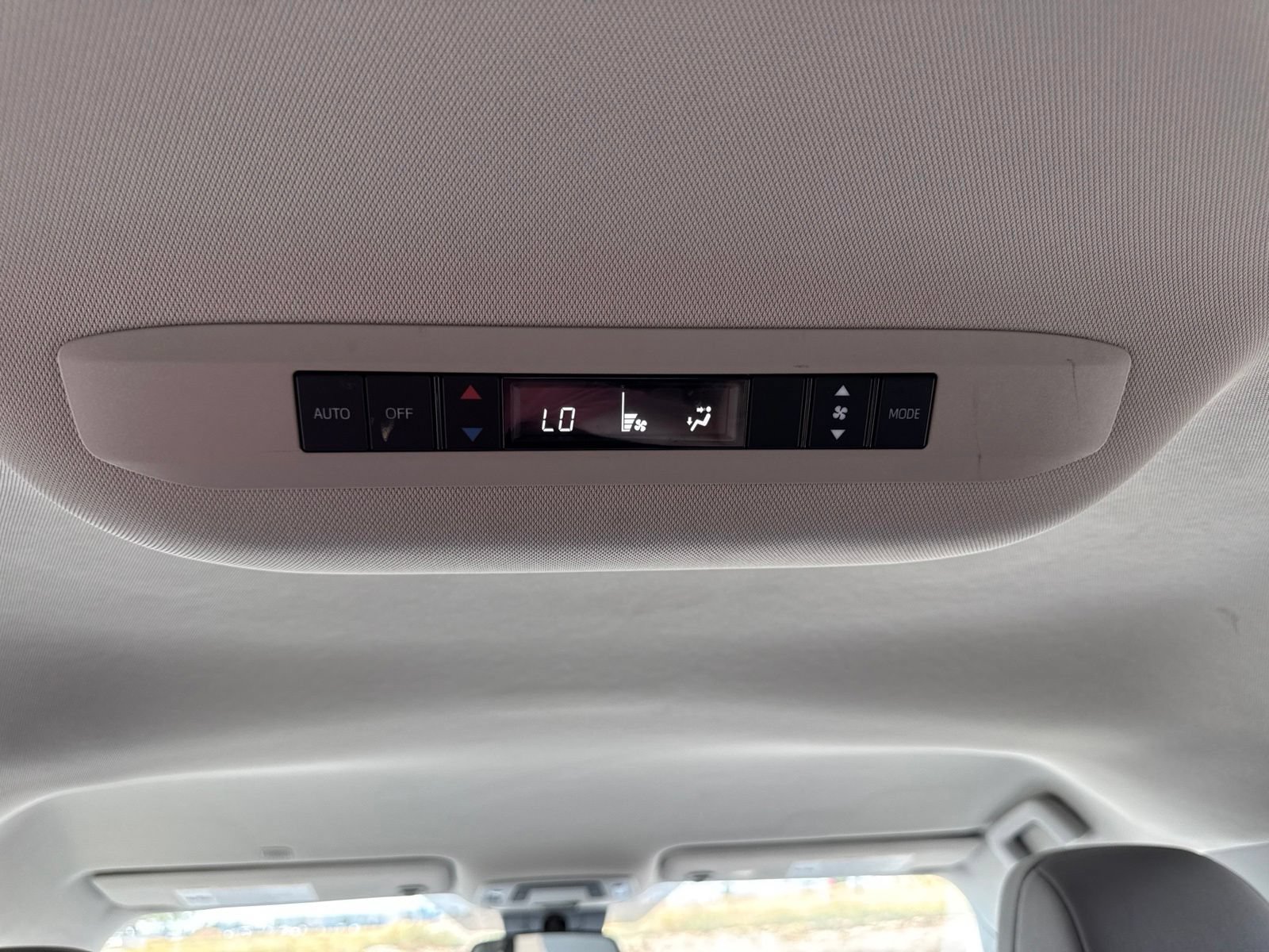Used 2024 Toyota Sienna LE FWD image 15