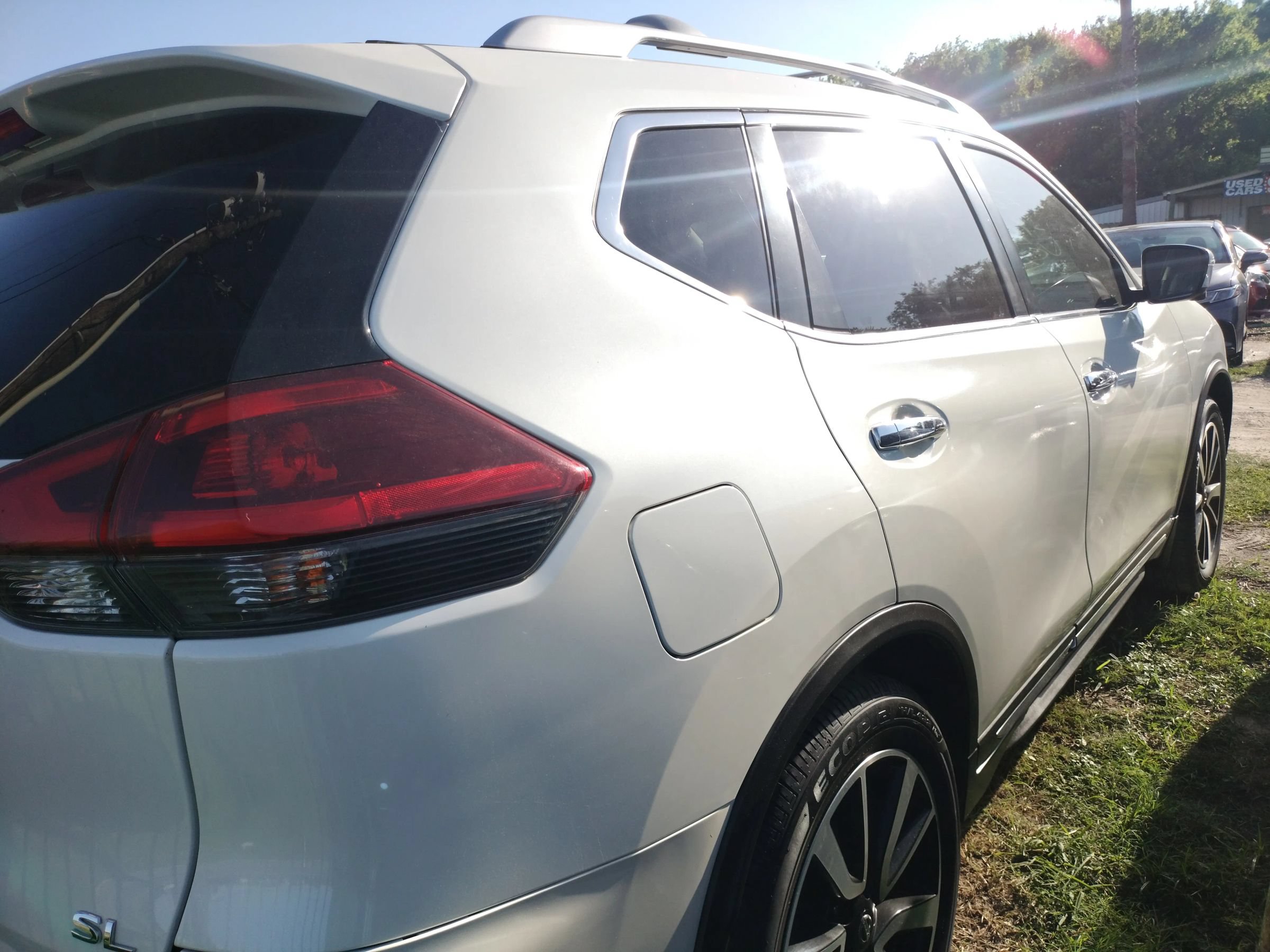 Used 2018 Nissan Rogue SL w/ Premium Package FWD image 2