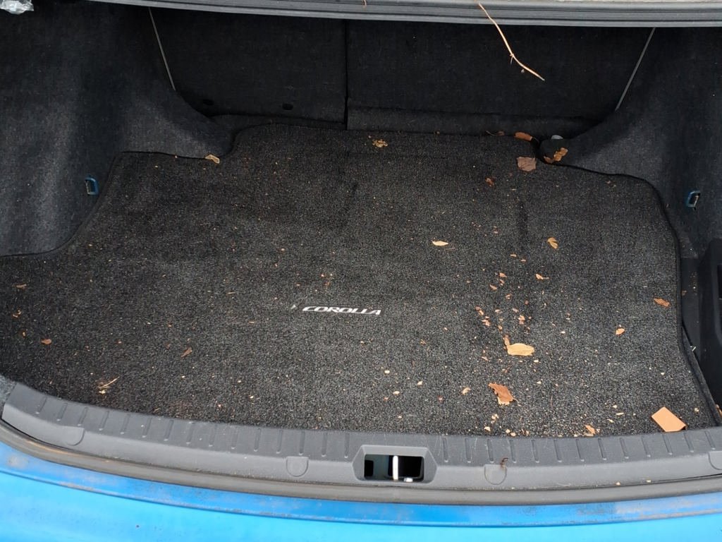 Used 2010 Toyota Corolla LE w/ All Weather Guard Pkg FWD image 6