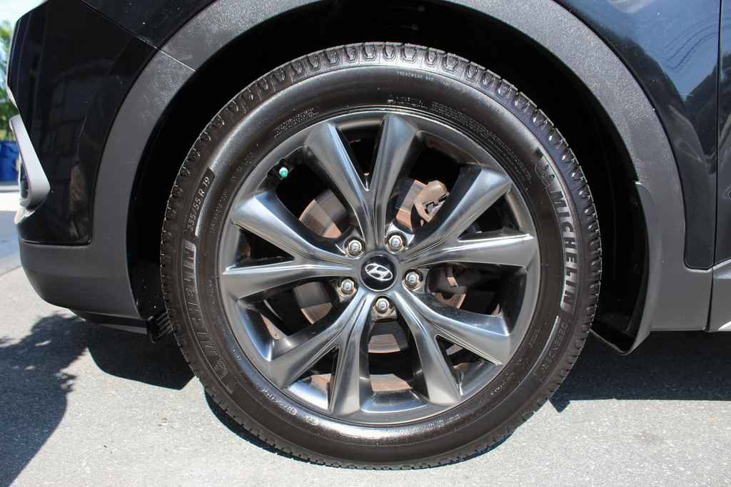 Used 2018 Hyundai Santa Fe Sport w/ Cargo Package AWD/4WD image 35