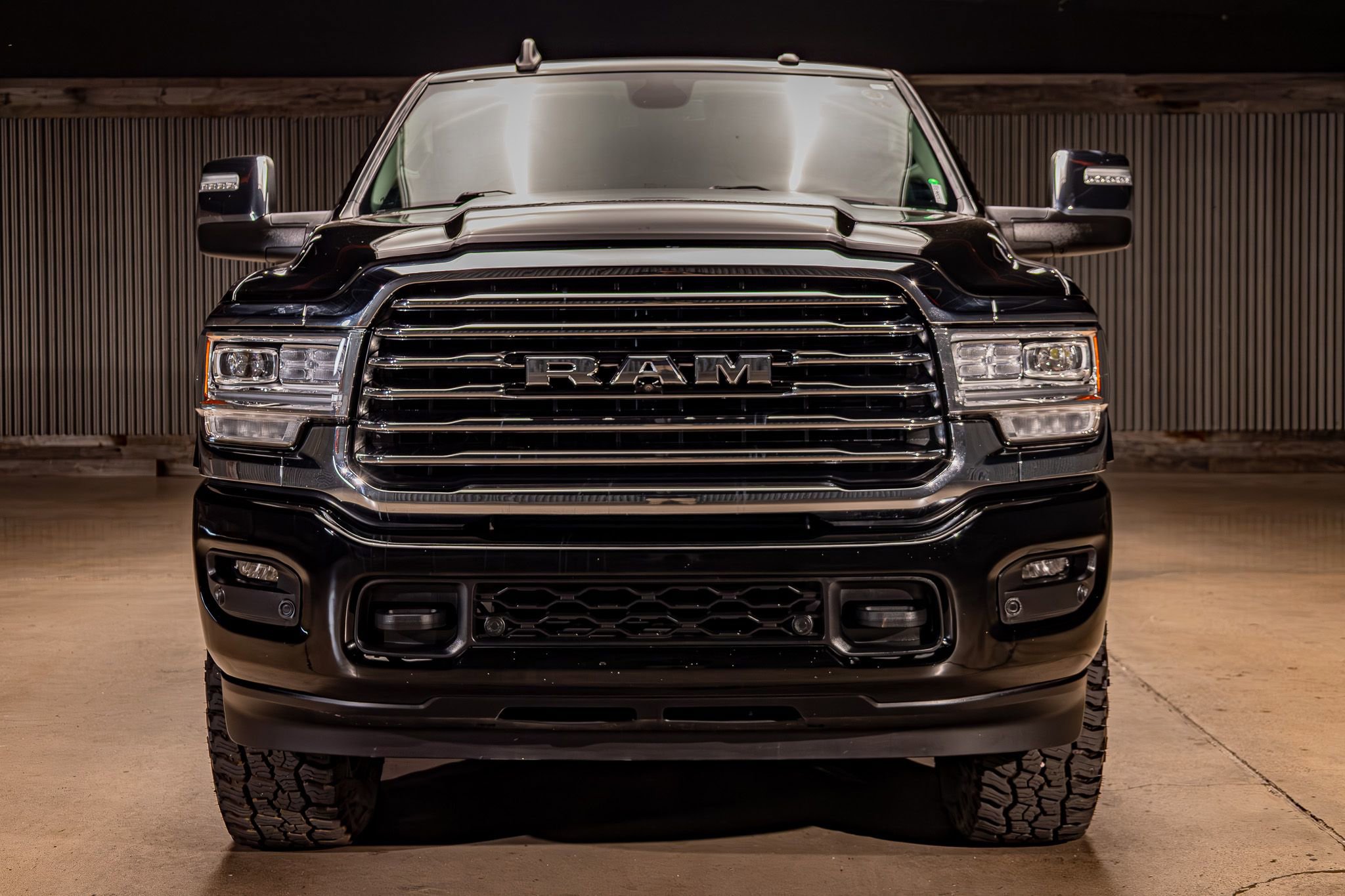 Used 2024 RAM 3500 Limited w/ Towing Technology Group image 2