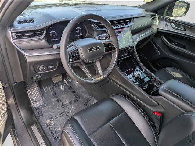 Used 2023 Jeep Grand Cherokee Overland w/ Luxury Tech Group IV AWD/4WD image 10