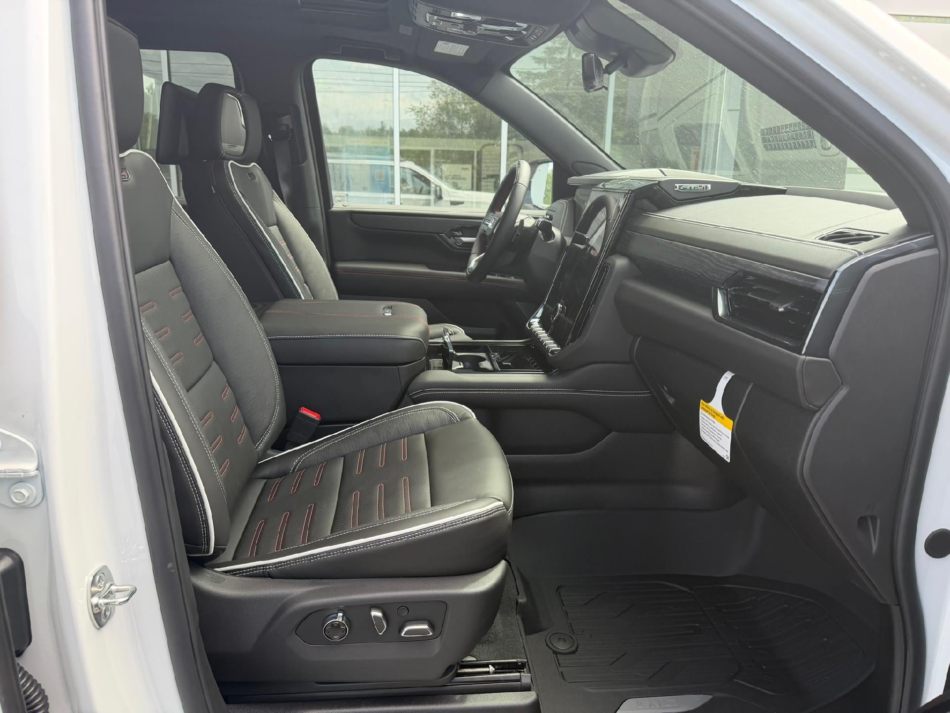 New 2026 GMC Yukon AT4 Ultimate w/ LPO, Floor Liner Package AWD/4WD image 40