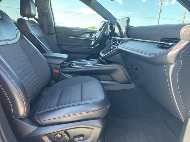Used 2025 Ford Explorer ST-Line w/ ST-Line Street Pack AWD/4WD image 18