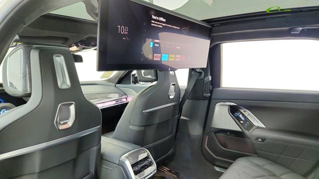 Used 2024 BMW i7 M70 w/ Executive Package image 31