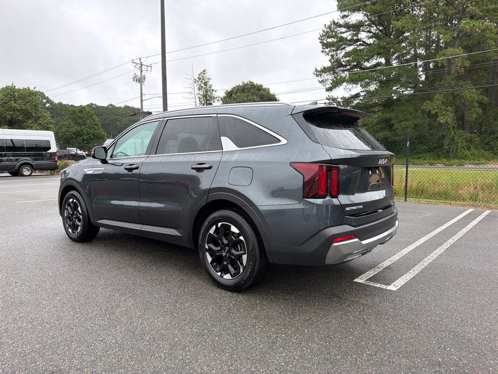 Used 2024 Kia Sorento S FWD image 7