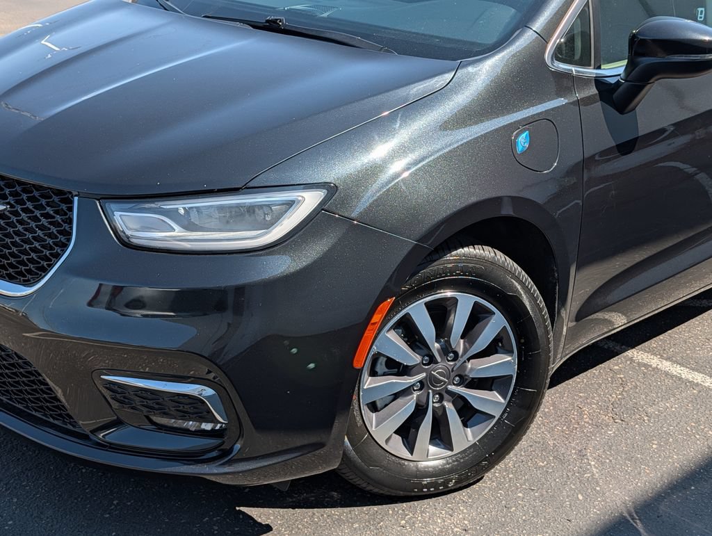 Used 2023 Chrysler Pacifica Touring-L FWD image 28
