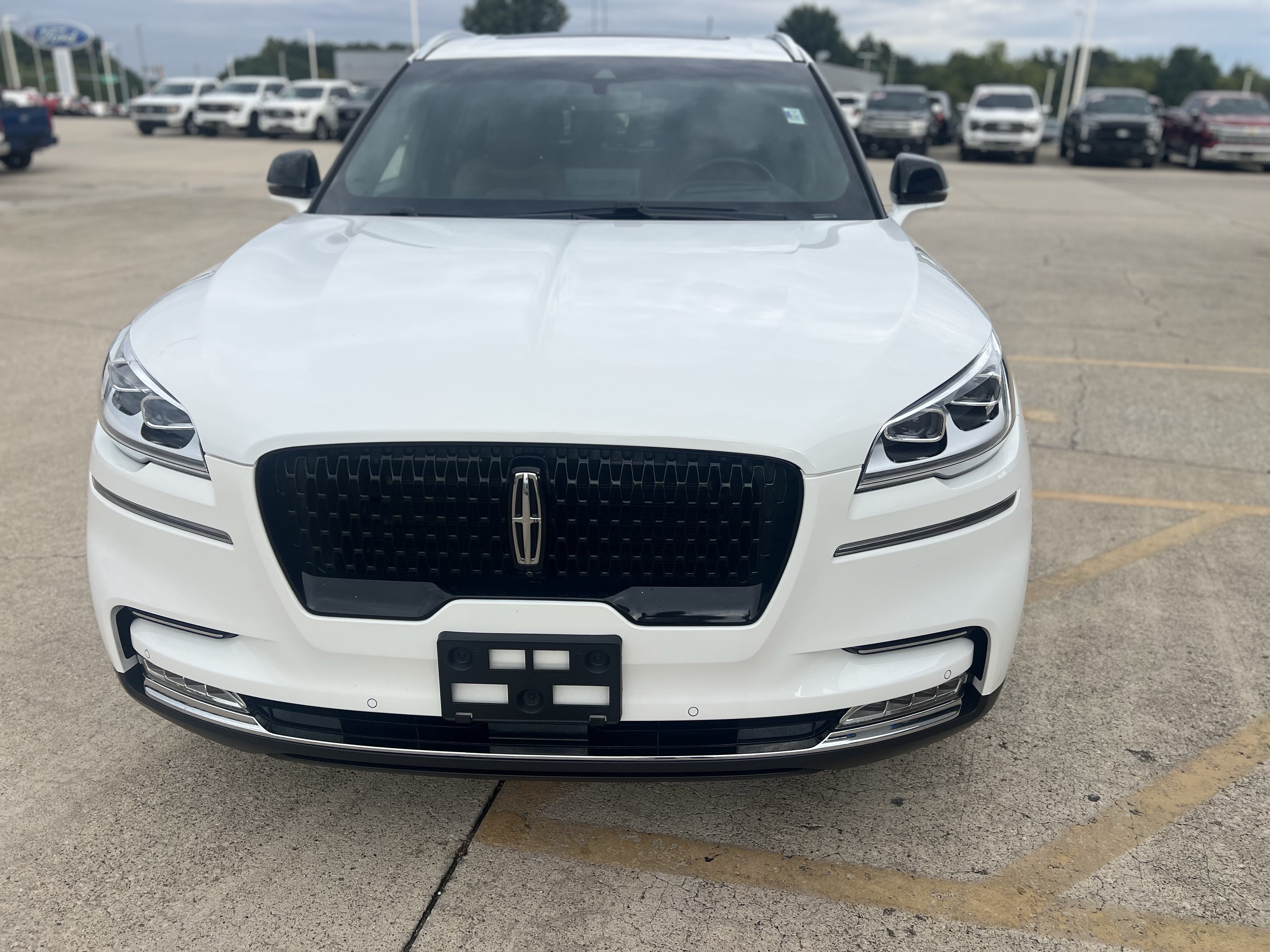 Used 2023 Lincoln Aviator Reserve w/ Equipment Group 201A AWD/4WD image 11