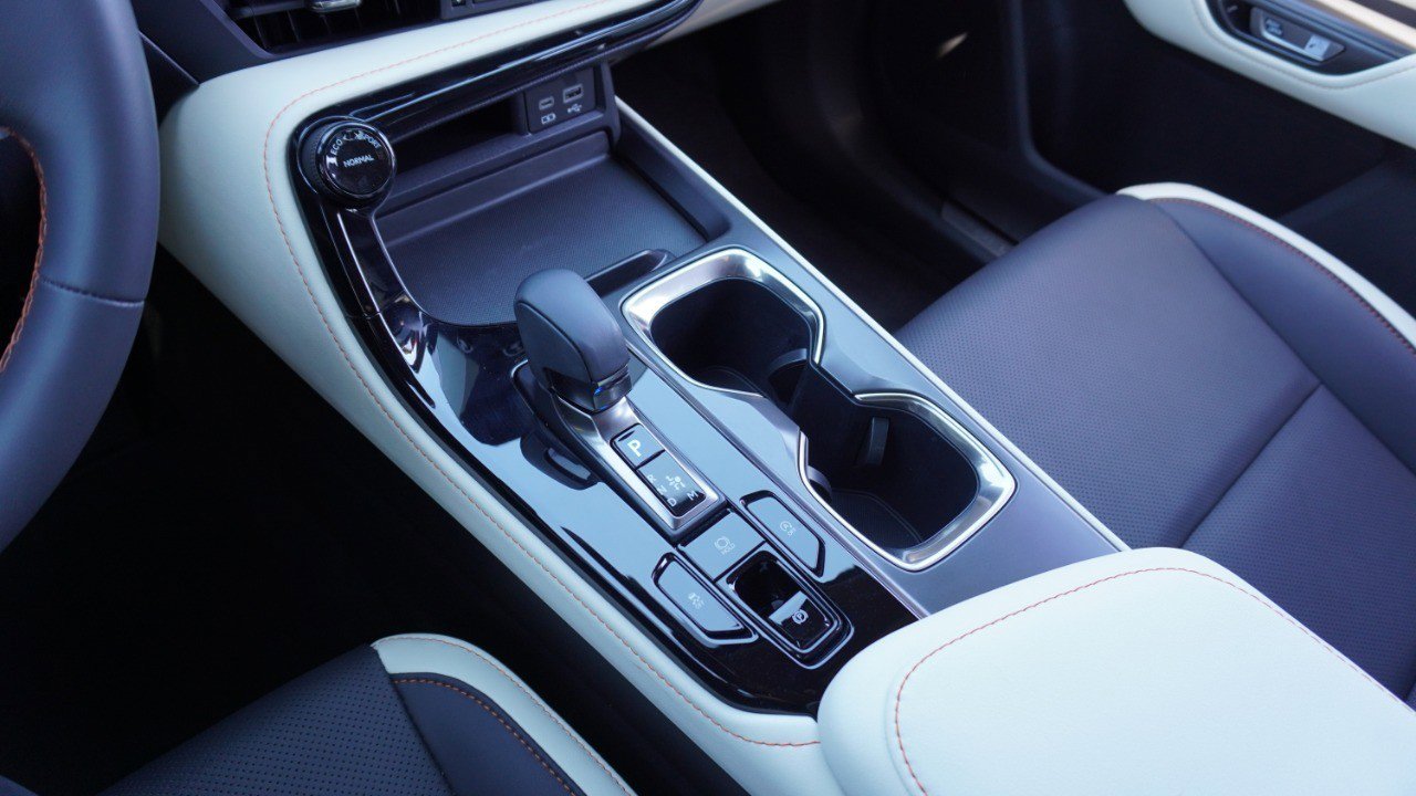 Used 2024 Lexus NX 250 FWD w/ Towing Package (2000 Lbs) image 19