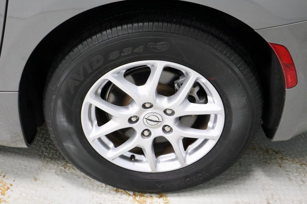 Used 2023 Chrysler Pacifica Touring-L FWD image 18