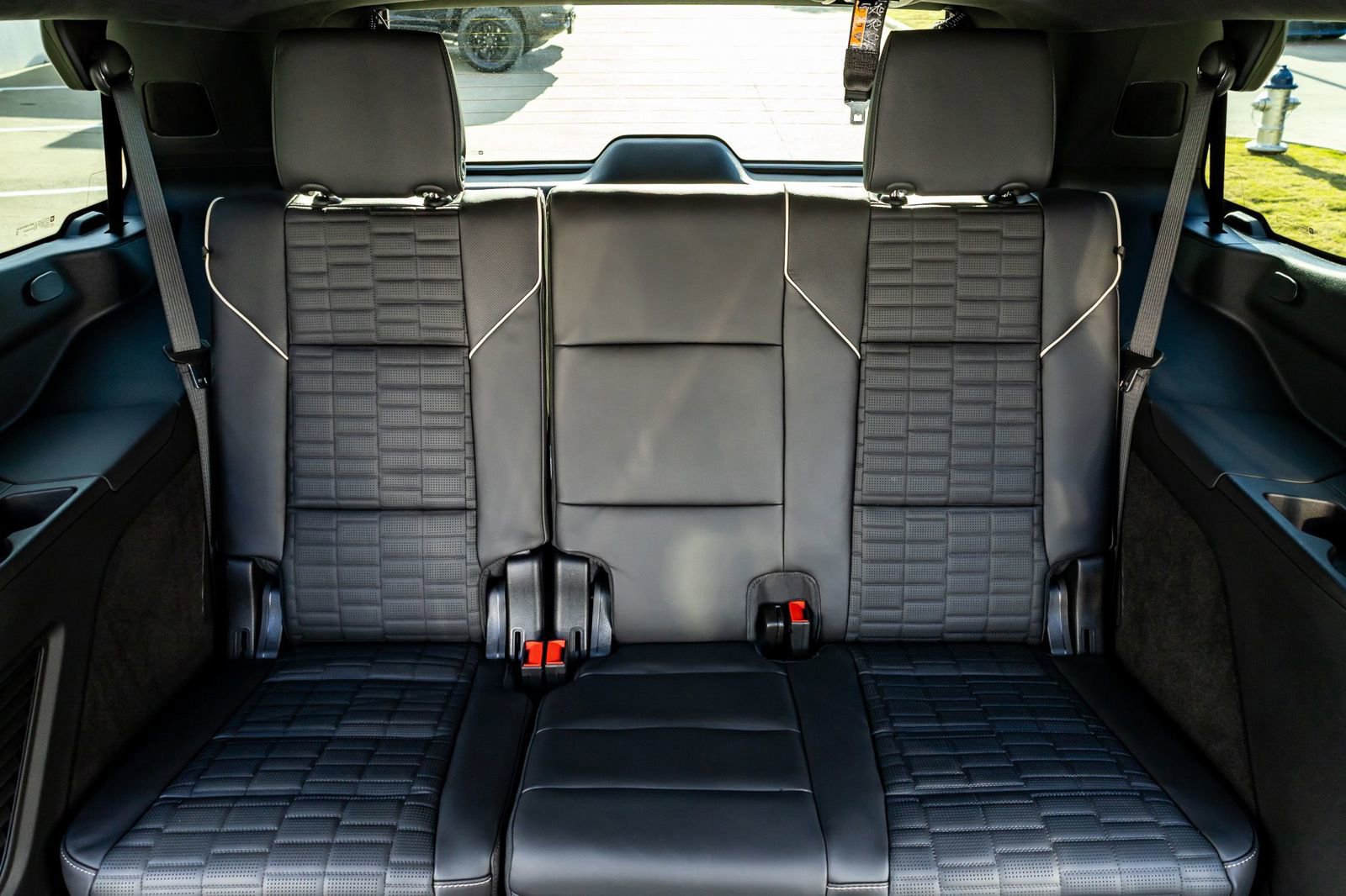 Used 2026 Cadillac Escalade Platinum Sport w/ LPO, Floor Liner Package AWD/4WD image 32