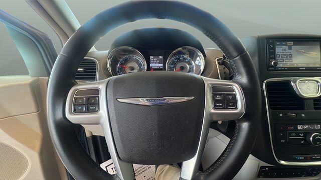 Used 2011 Chrysler Town & Country Touring-L w/ Entertainment Group #2 FWD image 12