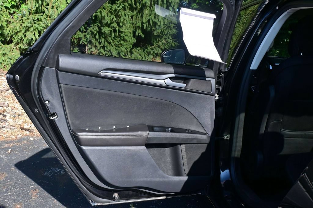 Used 2013 Ford Fusion SE FWD image 17