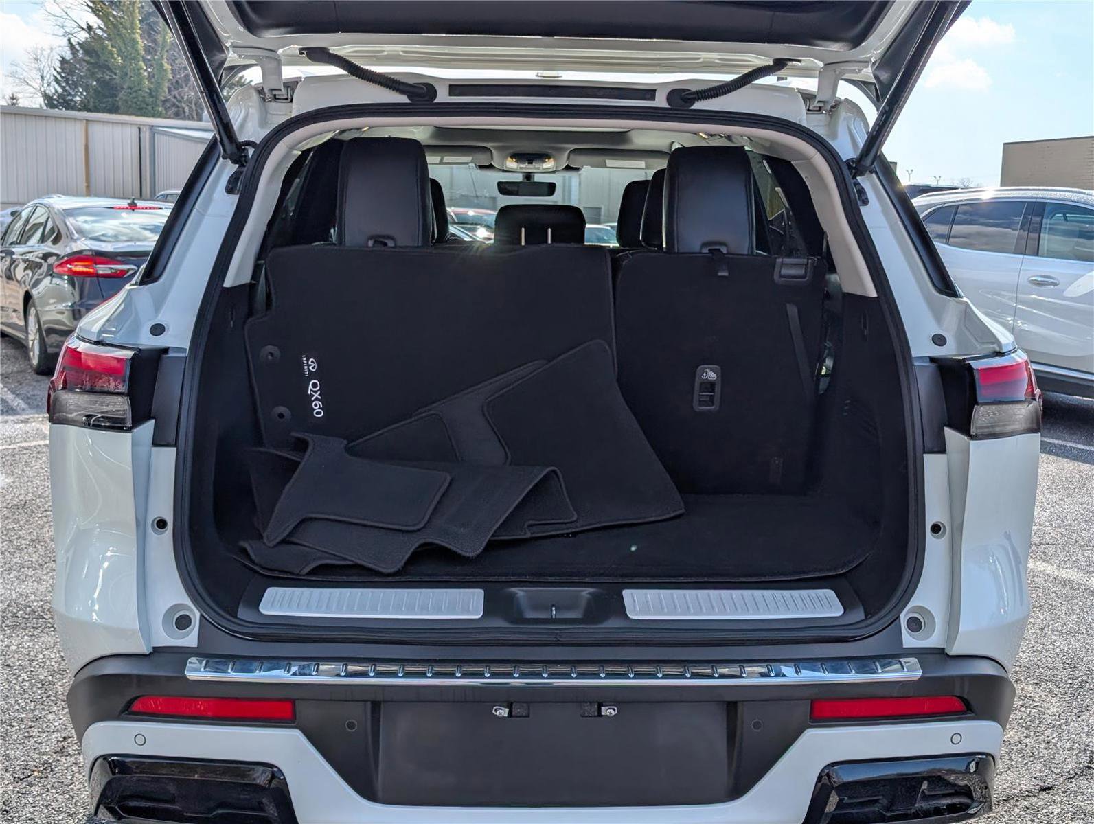 Used 2023 INFINITI QX60 Luxe w/ Cargo Package image 15