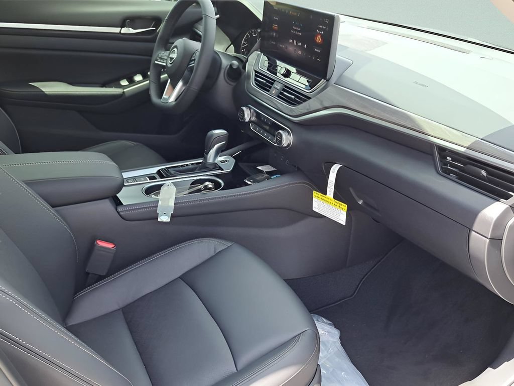 New 2025 Nissan Altima 2.5 SL FWD image 13