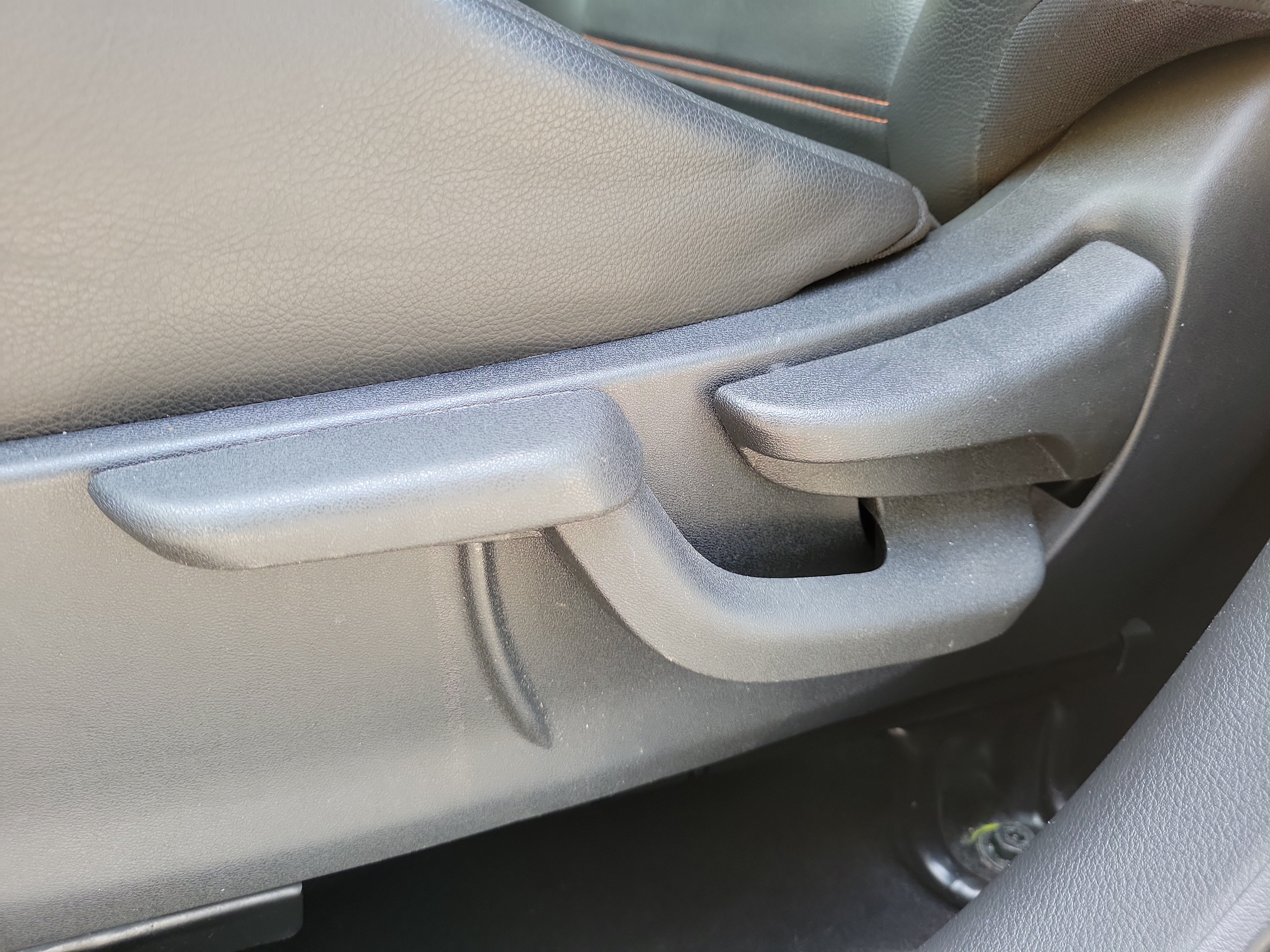 Certified 2020 Nissan Kicks SR w/ SR Premium Package FWD image 17