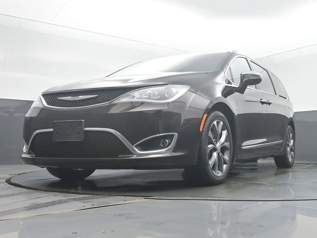 Used 2018 Chrysler Pacifica Limited image 46