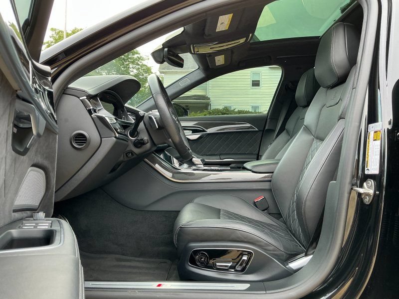 Used 2023 Audi S8 w/ S8 Comfort Plus Package AWD/4WD image 10