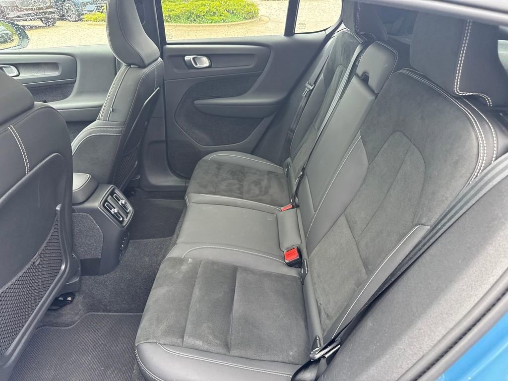 Certified 2023 Volvo C40 P8 Recharge Ultimate w/ Protection Package Premier AWD/4WD image 9