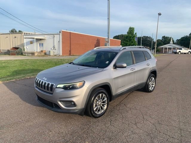 Used 2019 Jeep Cherokee Latitude Plus FWD image 3