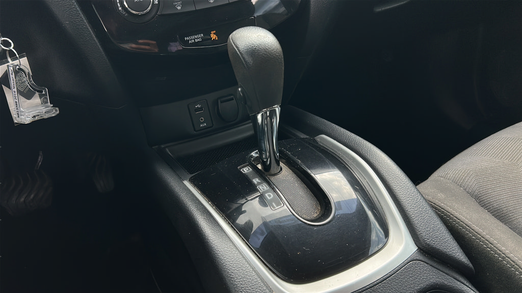 Used 2016 Nissan Rogue S FWD image 16