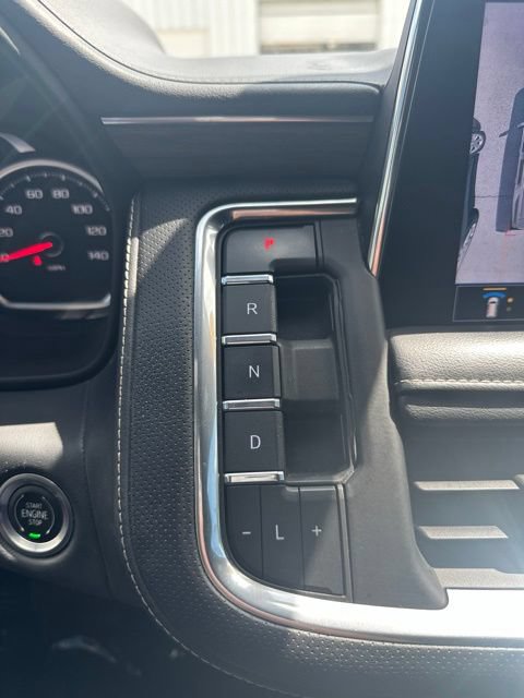 Used 2021 Chevrolet Suburban Premier w/ Premium Package AWD/4WD image 28