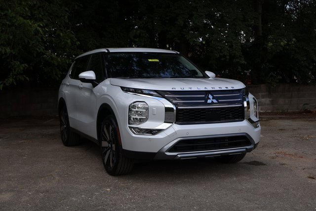 New 2025 Mitsubishi Outlander SE