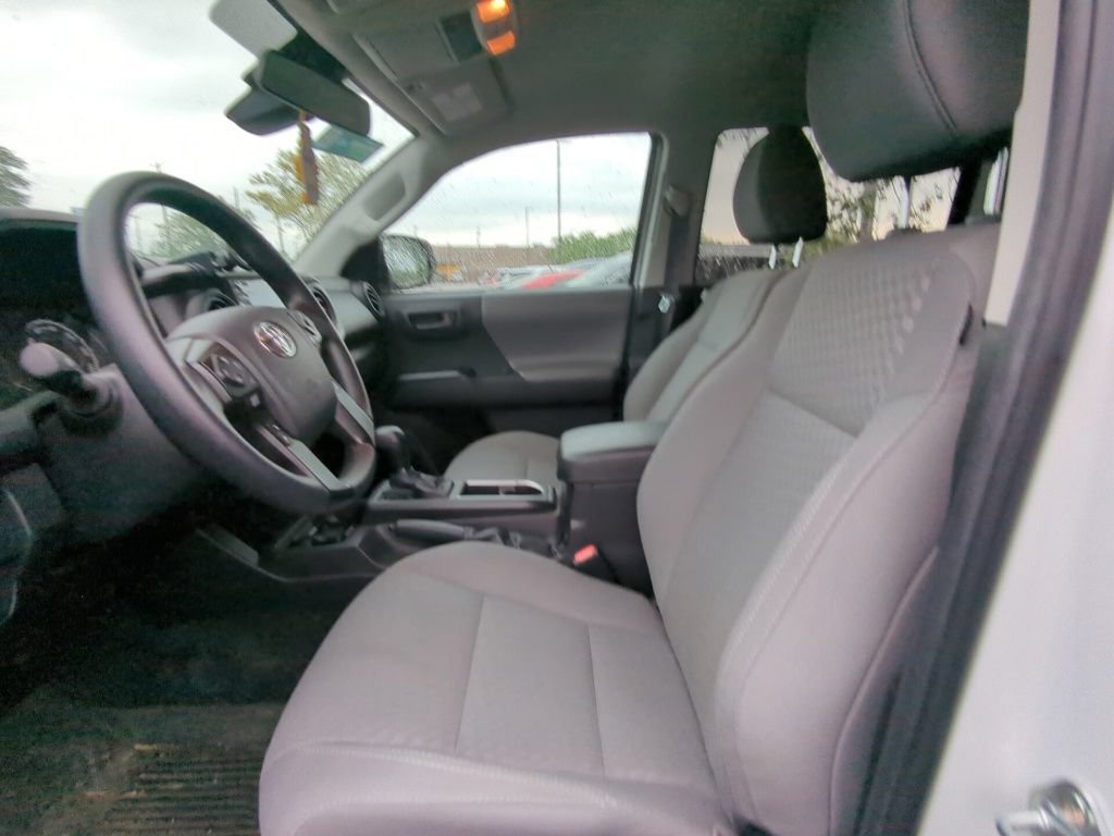 Used 2022 Toyota Tacoma SR AWD/4WD image 6