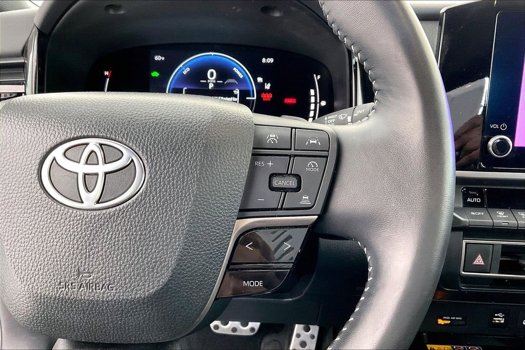 Used 2025 Toyota Camry SE image 27