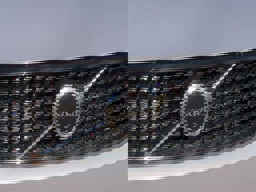 New 2026 Volvo XC40 B5 Plus w/ Protection Package Premier image 11