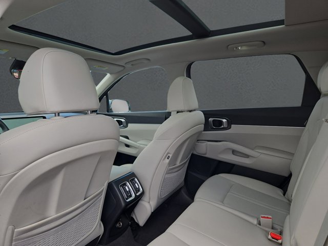 Used 2025 Kia Sorento S w/ Panoramic Sunroof Package FWD image 32