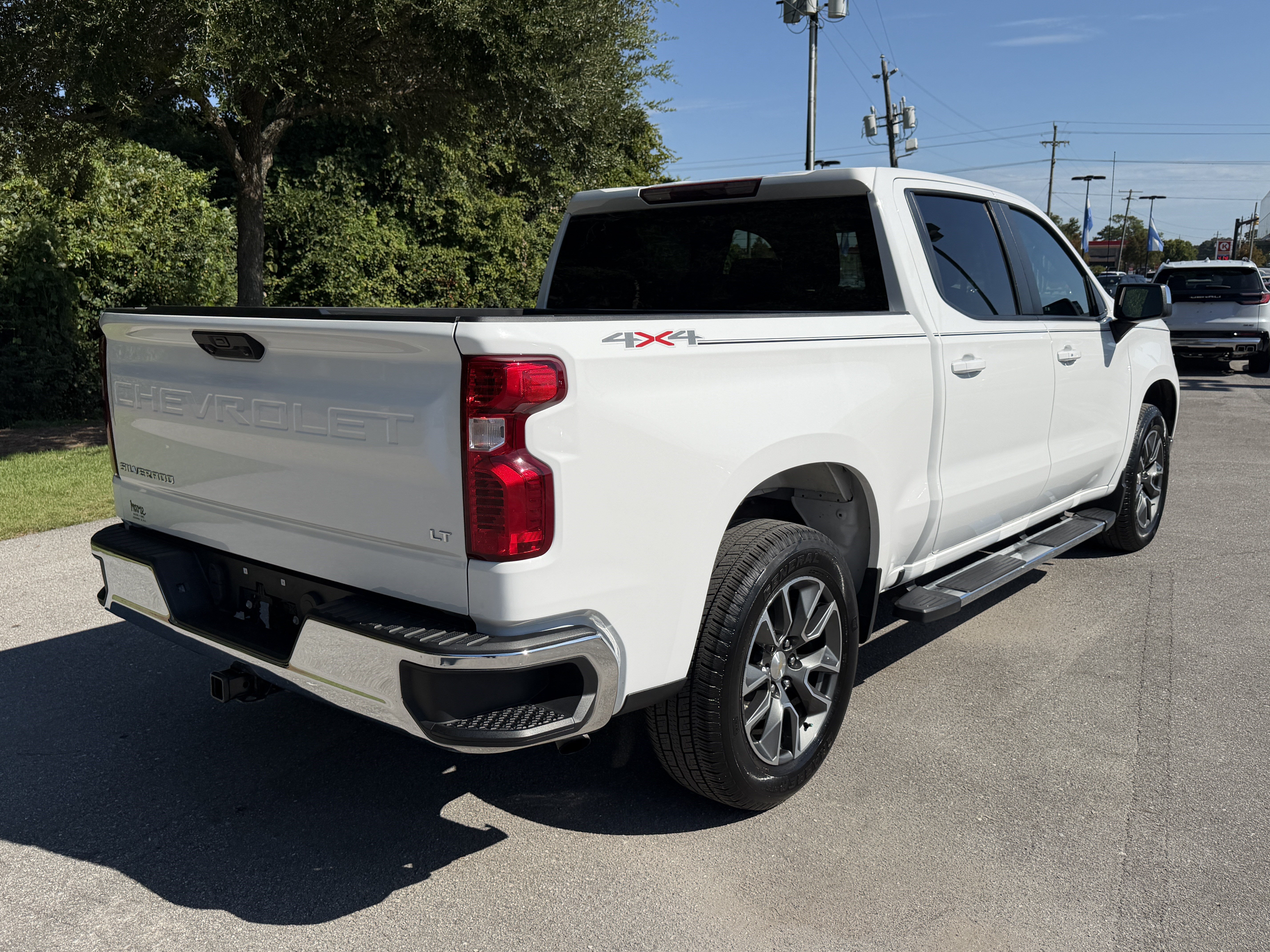 Used 2023 Chevrolet Silverado 1500 LT AWD/4WD image 36