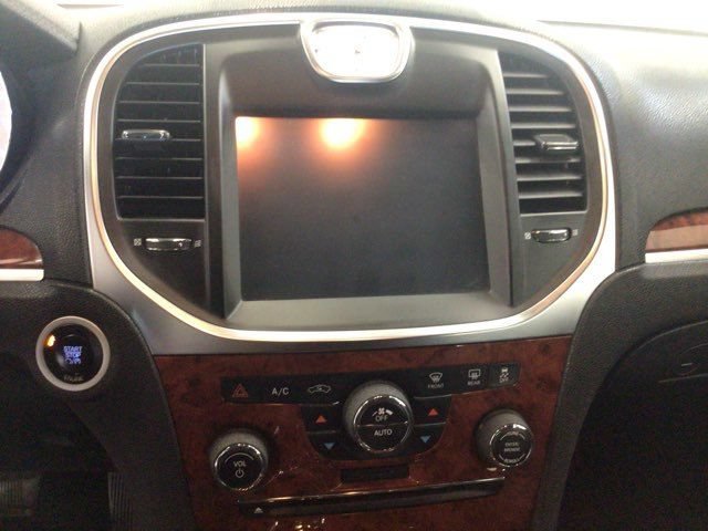 Used 2014 Chrysler 300 AWD w/ Driver Convenience Group image 23