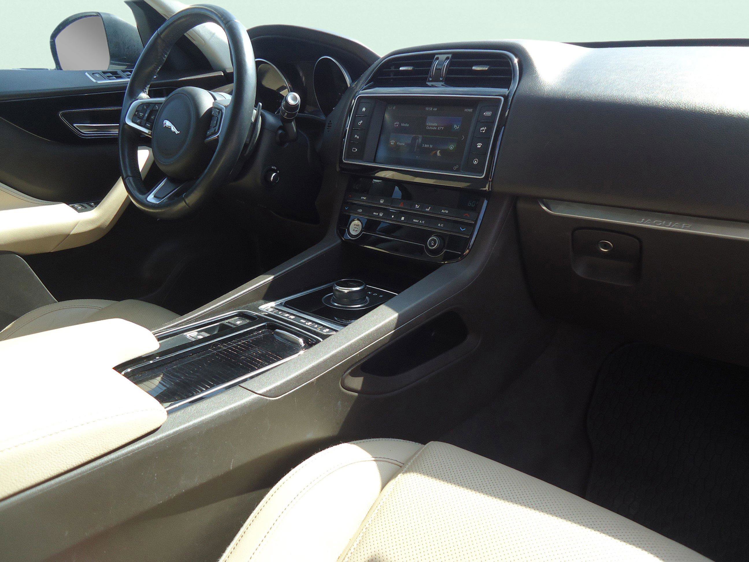 Used 2018 Jaguar F-PACE Prestige image 29