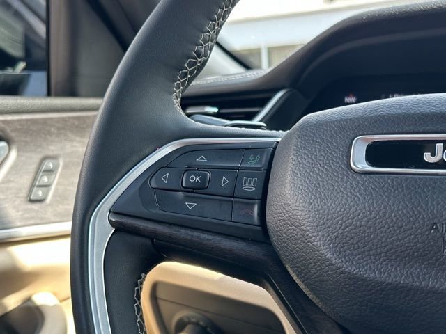 Used 2023 Jeep Grand Cherokee Limited w/ Luxury Tech Group II image 43