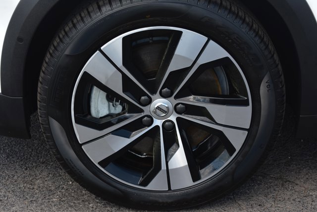 Used 2023 Volvo V60 B5 Cross Country Plus w/ Climate Package image 11