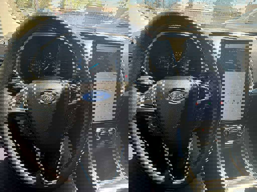 Used 2022 Ford Edge Titanium image 15