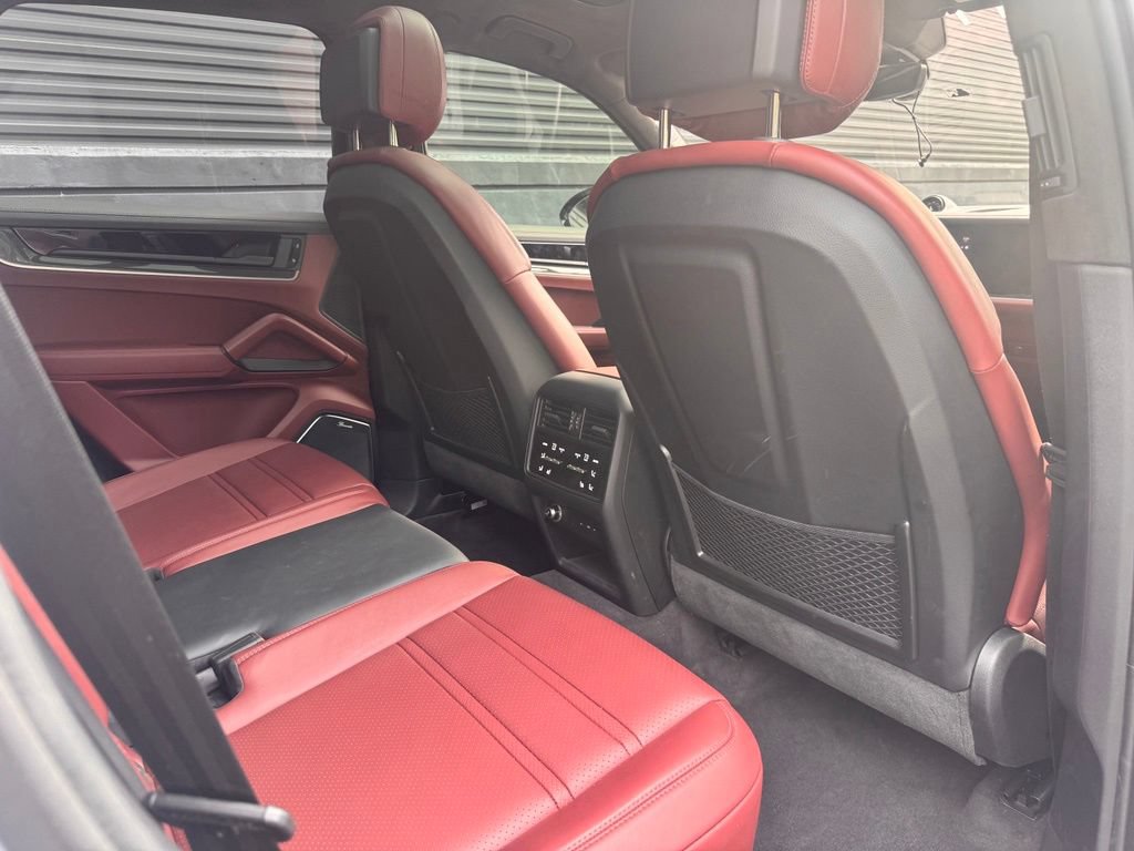 Certified 2025 Porsche Cayenne Turbo AWD/4WD image 19