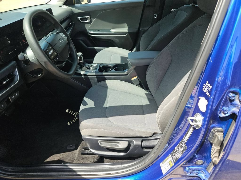 Used 2025 Kia K4 FWD image 14