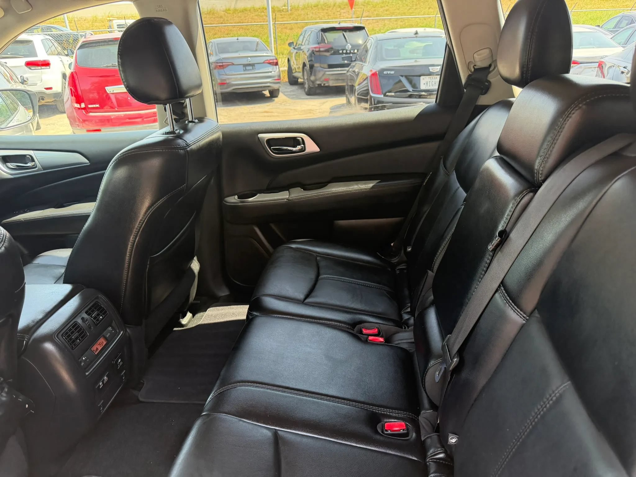 Used 2019 Nissan Pathfinder SL FWD image 10