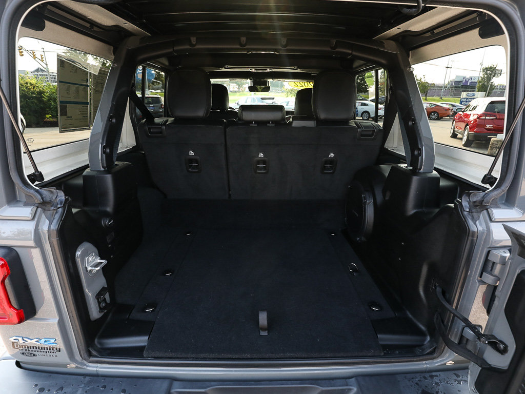 Used 2022 Jeep Wrangler Unlimited Sahara w/ Cold Weather Group AWD/4WD image 7