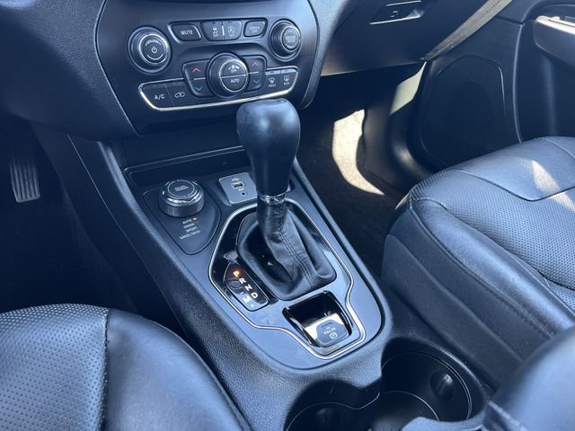 Used 2019 Jeep Cherokee Limited w/ Technology Group image 19